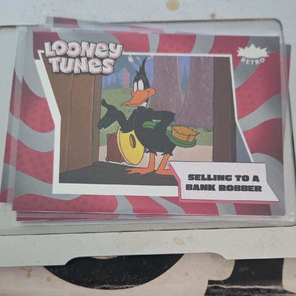 Looney Tunes Trading Card - Selling to a Bank Robber